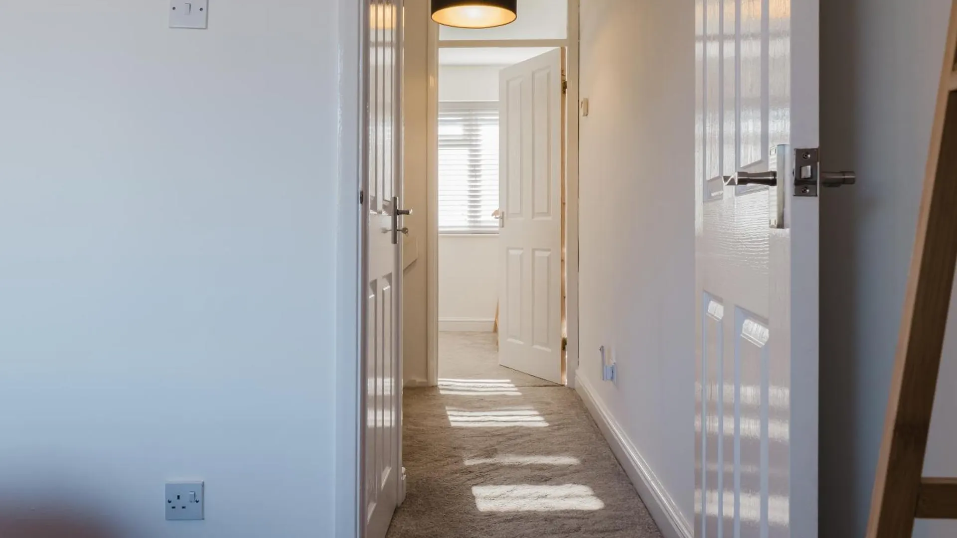 Apartment Corner House - Bright 2 Bed In Cheltenham Beckhampton