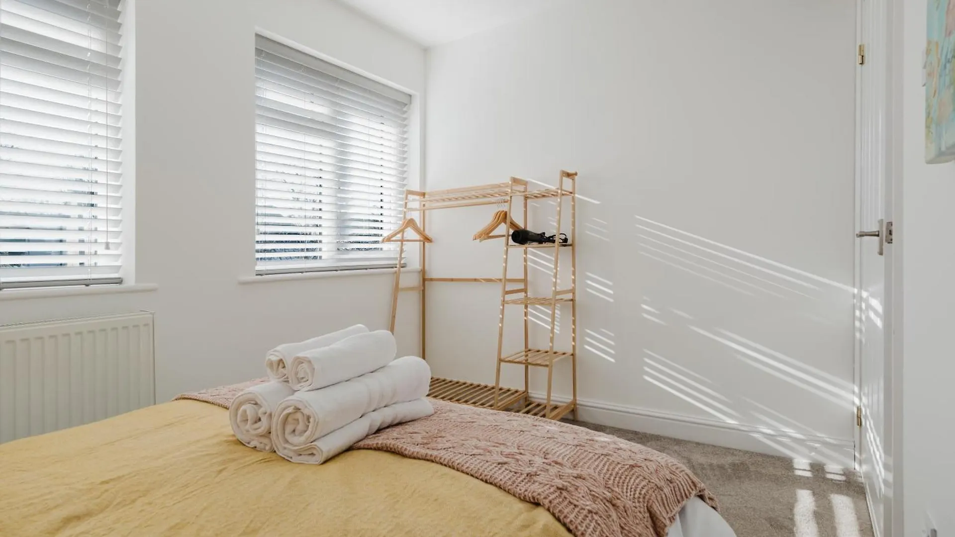 Beckhampton Corner House - Bright 2 Bed In Cheltenham