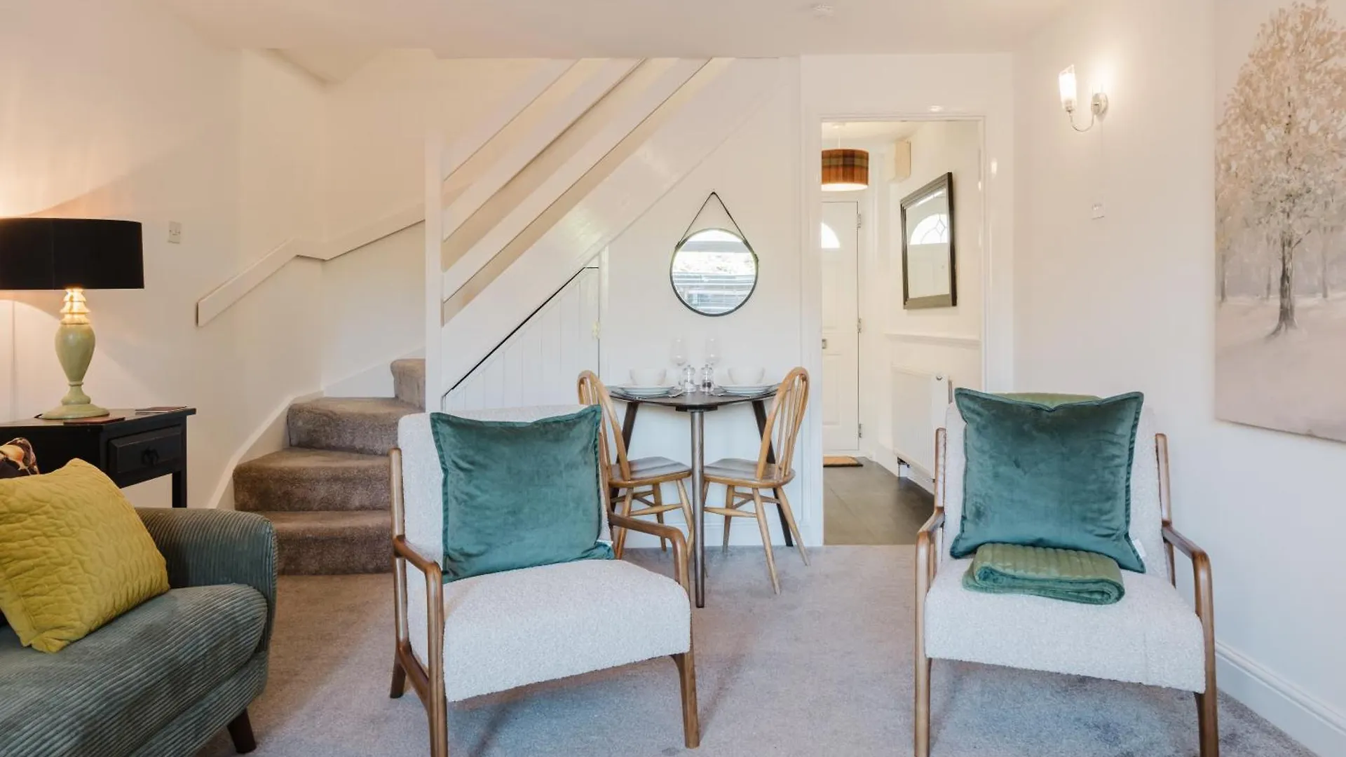 Beckhampton Corner House - Bright 2 Bed In Cheltenham 0*,